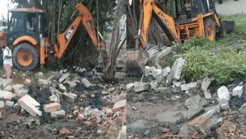 tn-admin-demolishes-caste-wall-for-dalits
