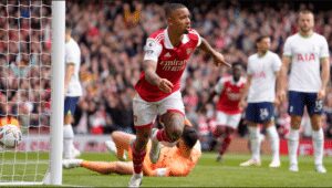 Arsenal overpower Spurs 3-1 to stay on top of EPL