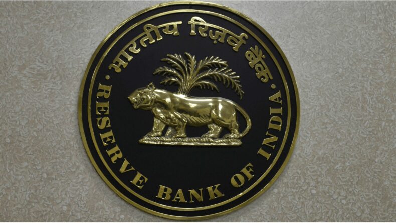 The RBI sells dollars as the rupee falls to a record low due to US interest rate rise worries