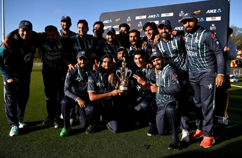 Pakistan defeat New Zealand by 5 wickets in-tri-series final