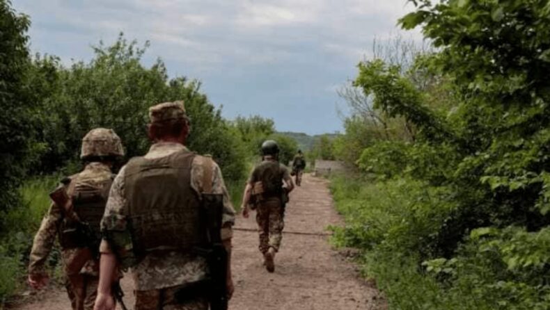 After Ukraine encircles a key city, Russia withdraws its troops.