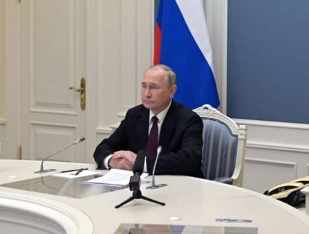 Vladimir Putin oversees the launching of missiles - Asiana Times