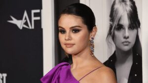 Selena Gomez says due to her bipolar disorder she may restrict carrying her own children Selena Gomez says due to her bipolar disorder she may restrict carrying her own children - Asiana Times