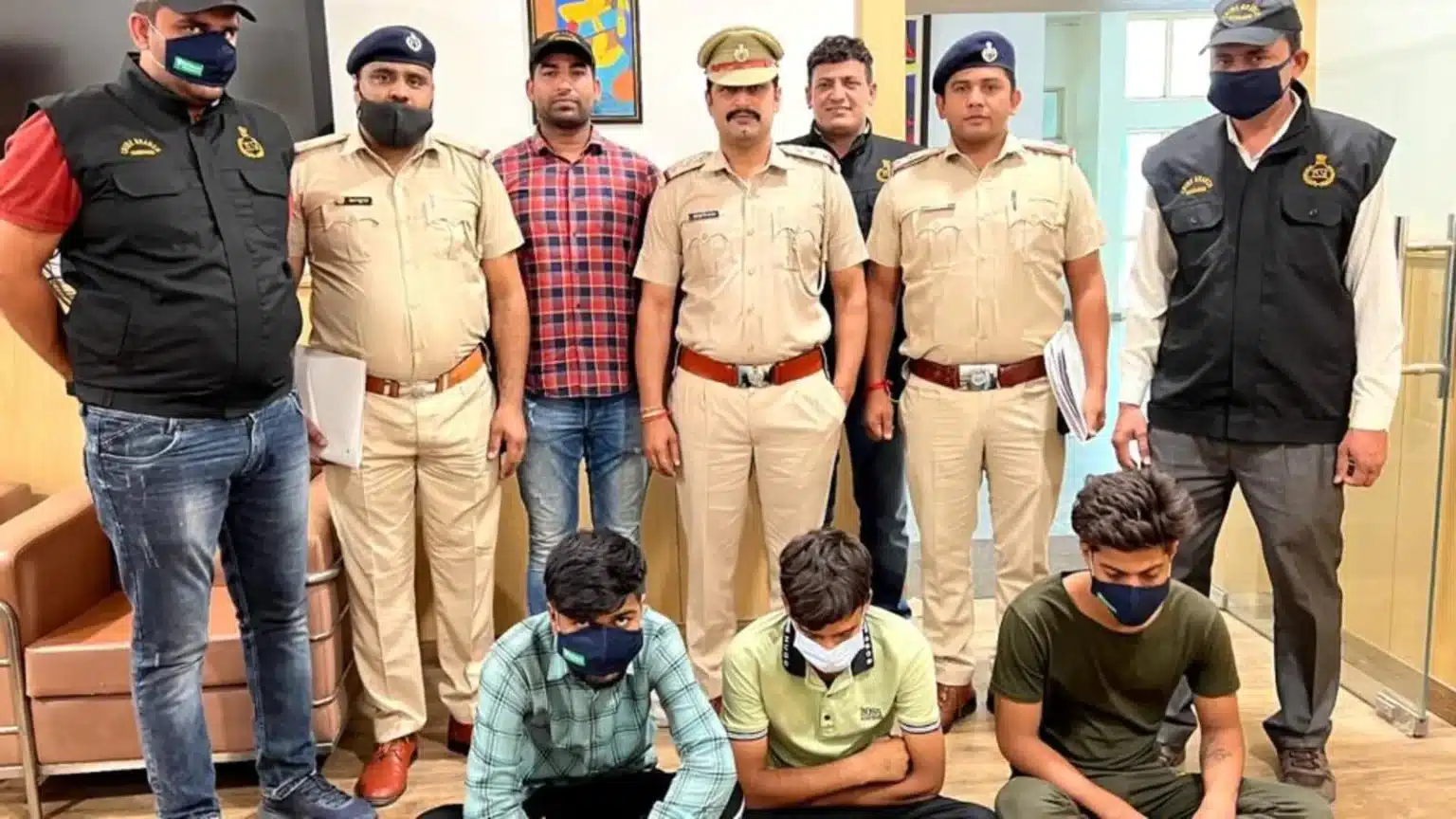 Four were held for Extortion of money from youngster - Asiana Times