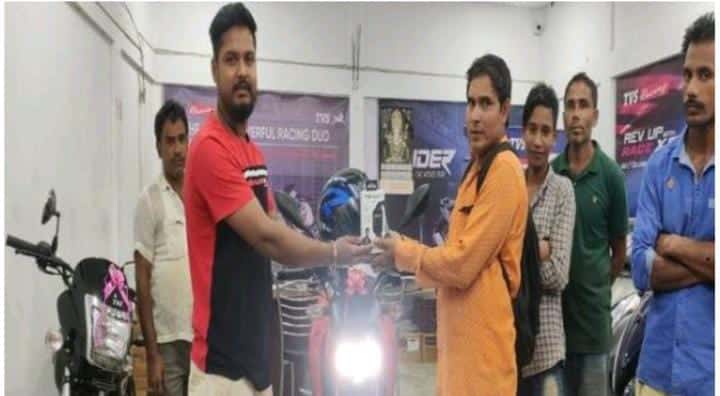 Assam Man Buys His Dream Bike; Pays Rs. 50,000 In Coins - Asiana Times