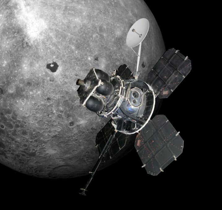 The spacecraft fired its engine from Kennedy Space Centre at 7:44 a.m. on 16 November, for a 26-day voyage around the moon. 
