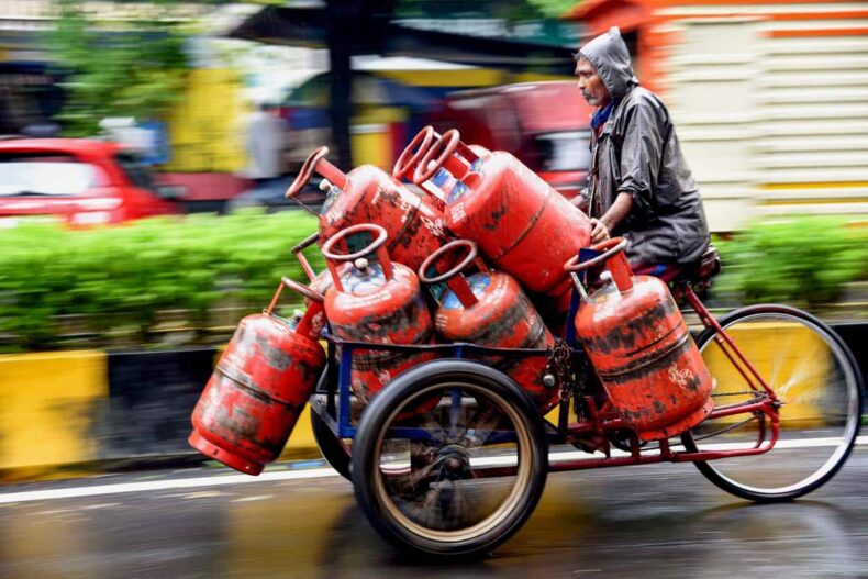 LPG Cylinder lower rates to Rs 115.50 per unit : Household consumption to improve as per report - Asiana Times