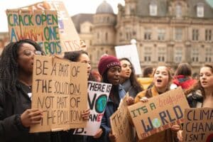 Legal Action against Sweden: Greta Thunberg and 600 young activists take the state to court. - Asiana Times