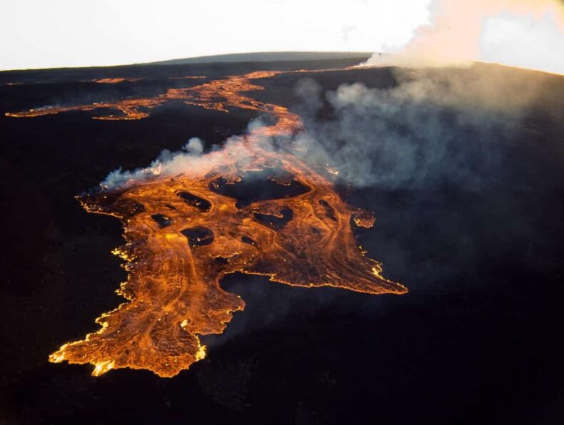 Where Mauna Loa, Hawaii's largest volcano, will explode from