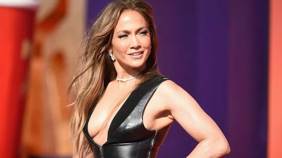 Jennifer Lopez is Back with her First album in 8 years