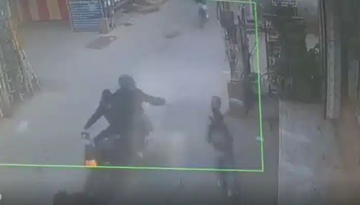 Delhi Acid attack captured on CCTV