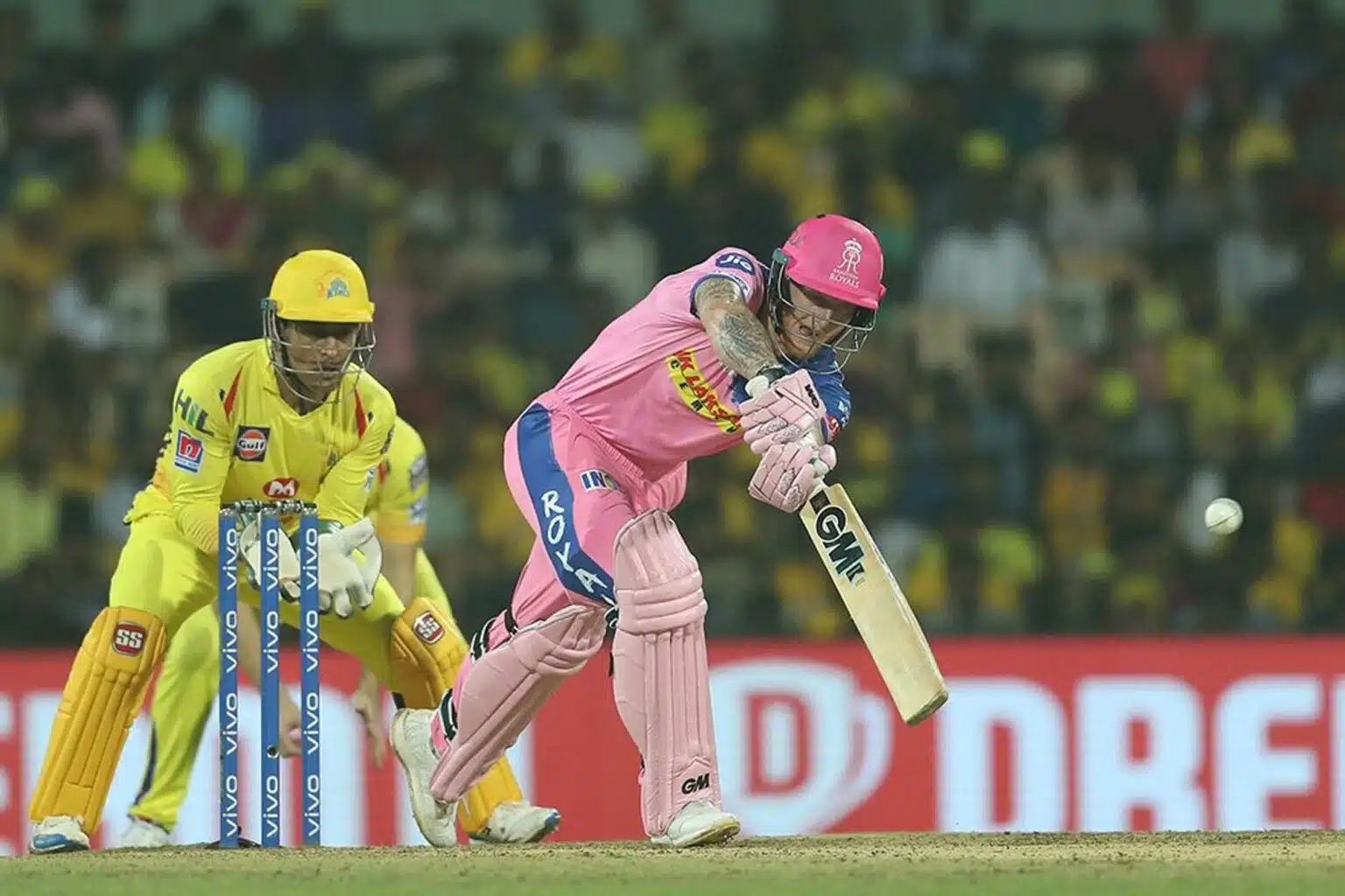 Dhoni Reacts Merrily To Reunion With Ben Stokes In CSK - Asiana Times