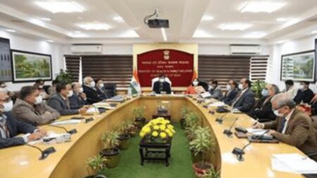 Union health minister holds COVID meeting as cases surge - Asiana Times