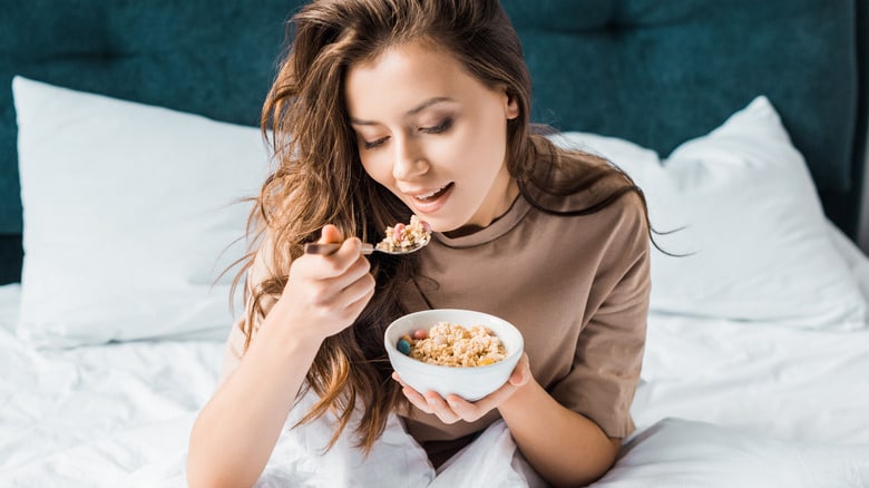 woman eating oats