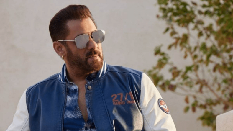 Salman Khan greets fans outside his apartment on birthday - Asiana Times