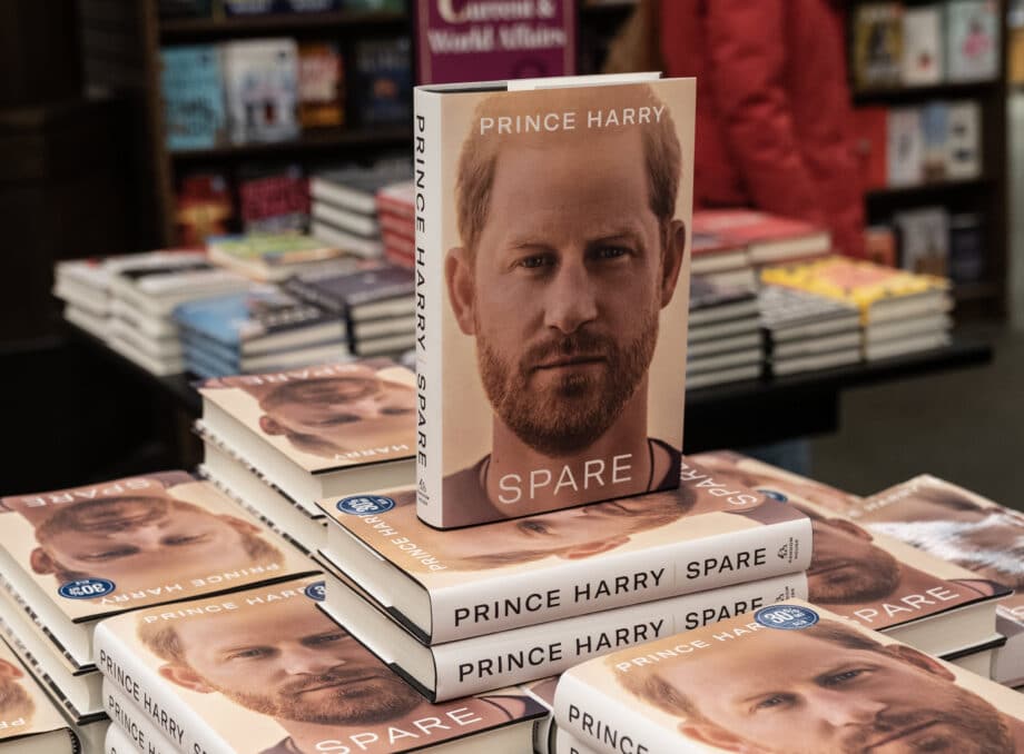 Prince William and Kate Middleton ignores question regarding Prince Harry's book Spare - Asiana Times