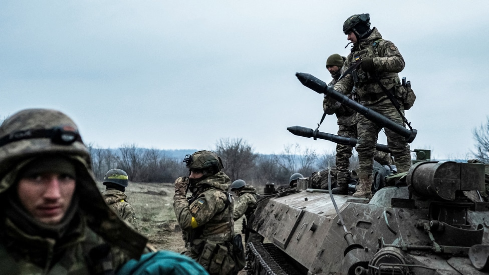 Abrams and Leopard 2 tanks