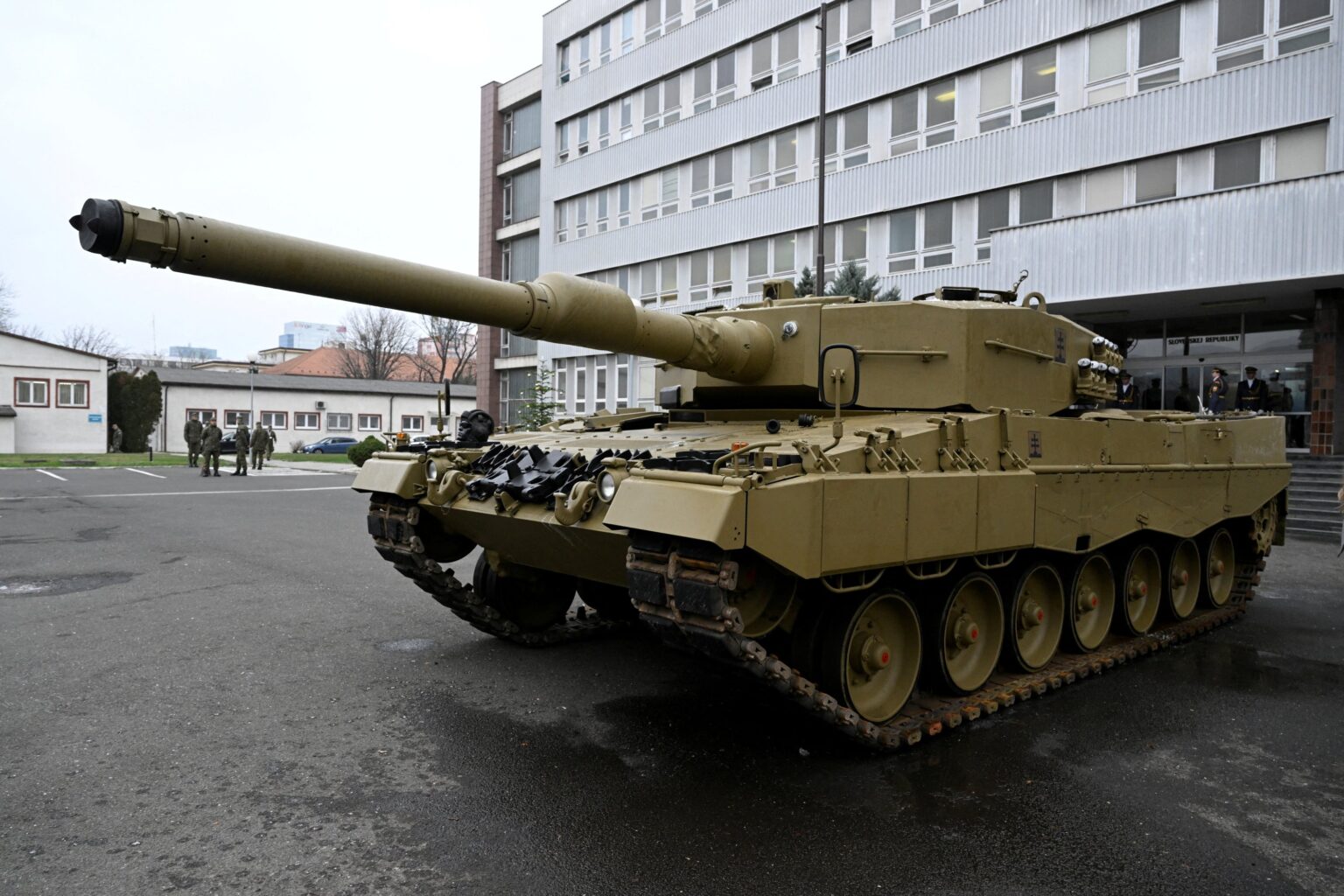 In effort to break the impasse, the US and Germany to send tanks to Ukraine: Report