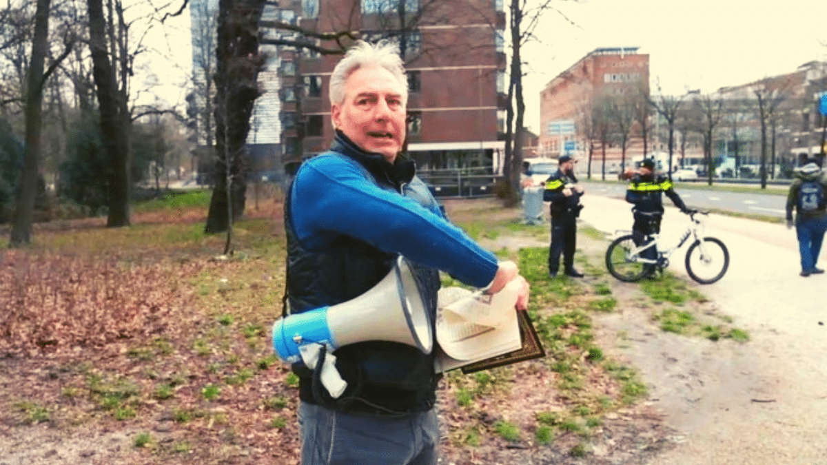 Edwin Wagensveld ripping a copy of the holy Quran near the Dutch Parliament in The Hague