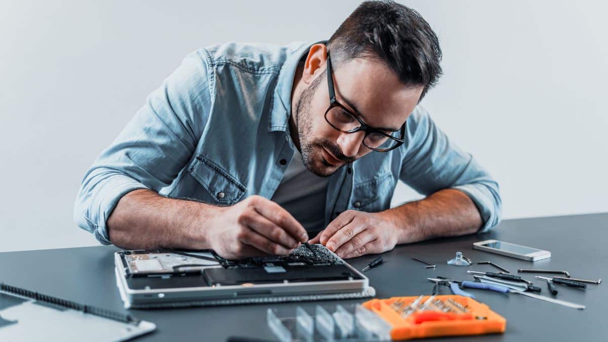 How To Find A Professional Computer Repair Service| 2023