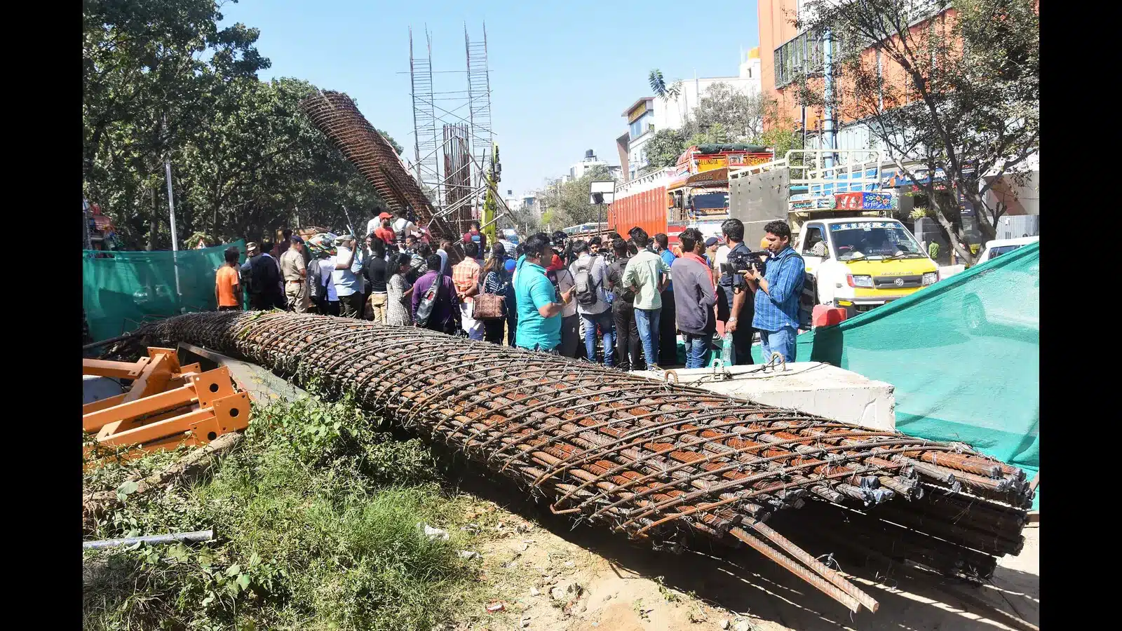 Under-construction Metro pillar collapses in Bengaluru, 2 dead - Asiana Times