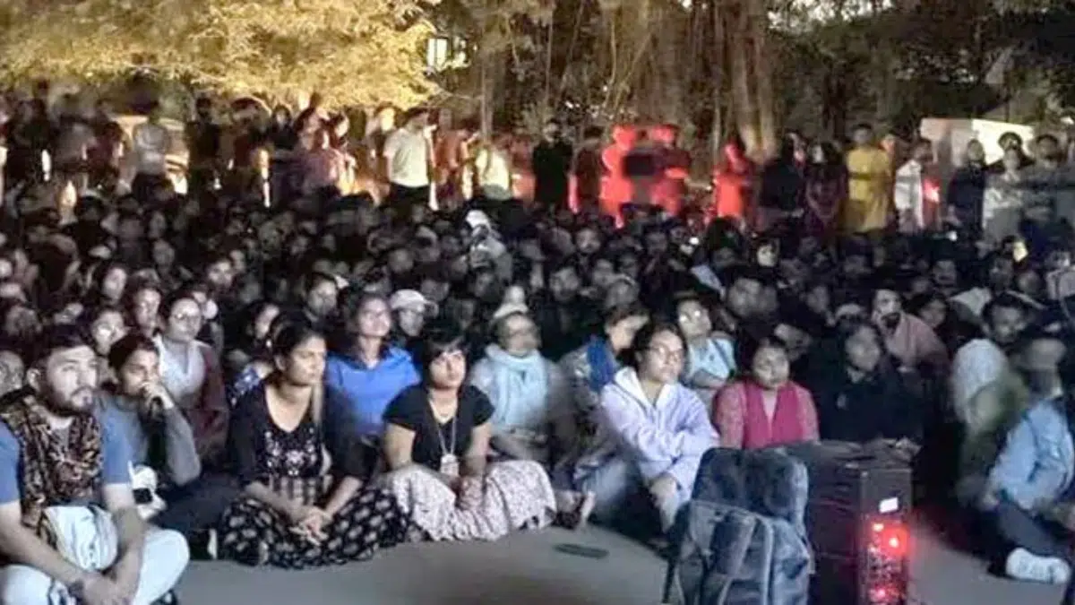 Neither the police nor the university's administration interfered with the screening at Kolkata's Jadavpur University.