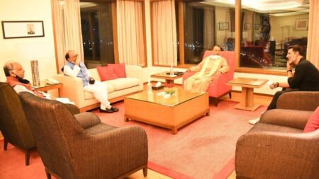 Akshay Kumar meets UP CM, Yogi Adityanath
