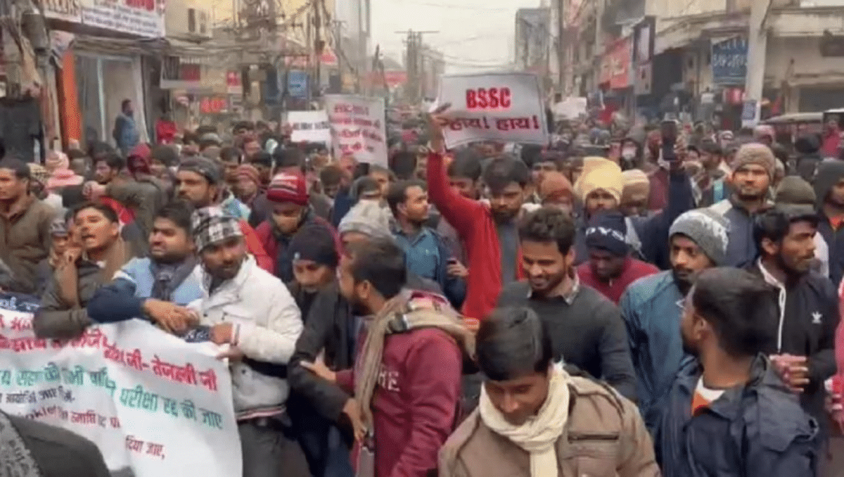 BSSC Paper leak: Bihar Police lathi-charge students protesting over CGL paper leak. - Asiana Times