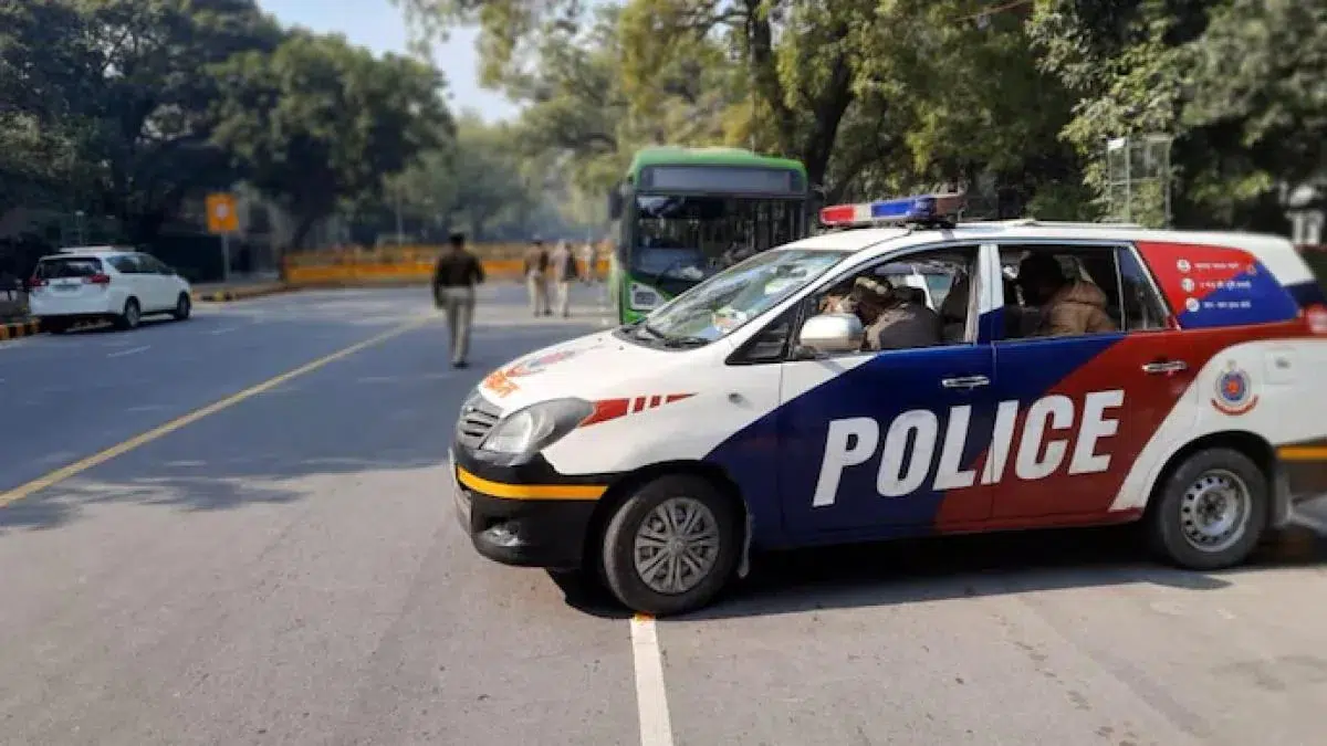 Huge Mob Attacks Delhi Cops After 3 Nigerians Detained For Overstaying. - Asiana Times