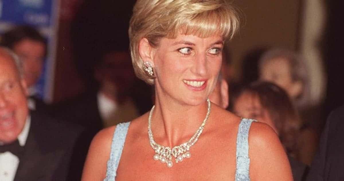 Princess Diana wearing the Swan Lake necklace