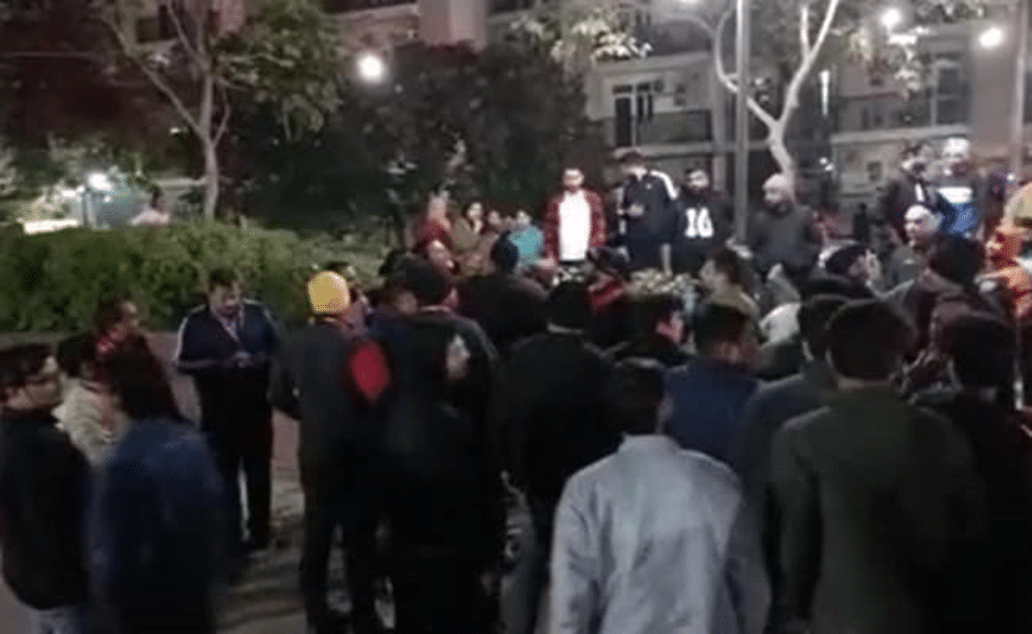 A fight broke out in Greater Noida between two groups on saturday when the women refused to take selfies.
