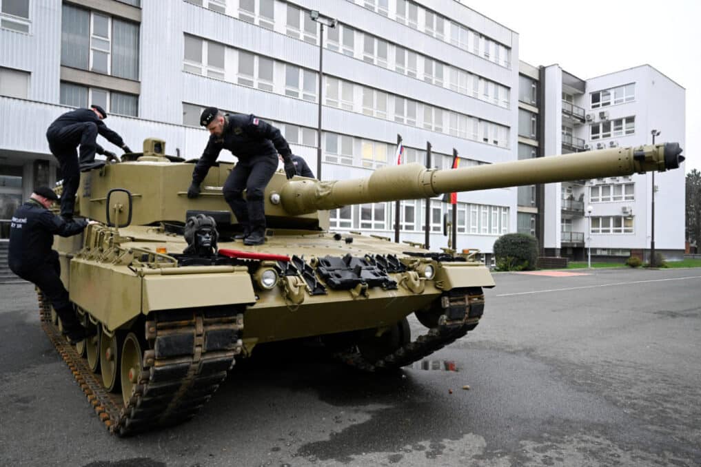 After U.S. reversal, Germany to provide Ukraine with tanks