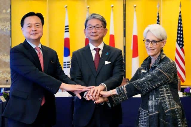 Foreign Ministry in Stalemate: Korea Urges Improvement  