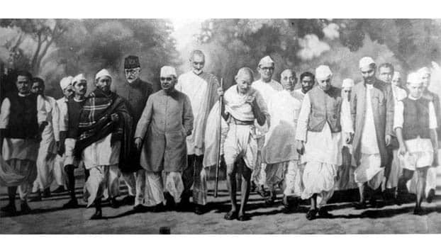 Gandhi with his compatriots in Civil disobedient movement
 