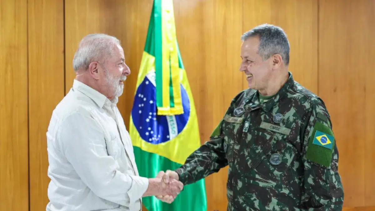 Brazilian military  Chief with President Lula