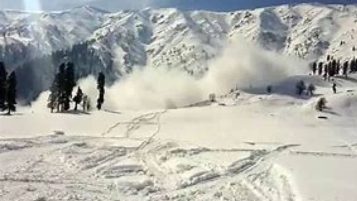 Avalanche hits World-Famous Ski Resort