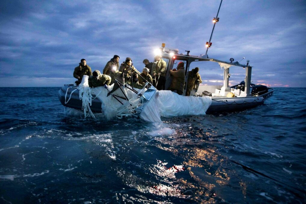 U.S. sailors detaining debris of Chinese balloon