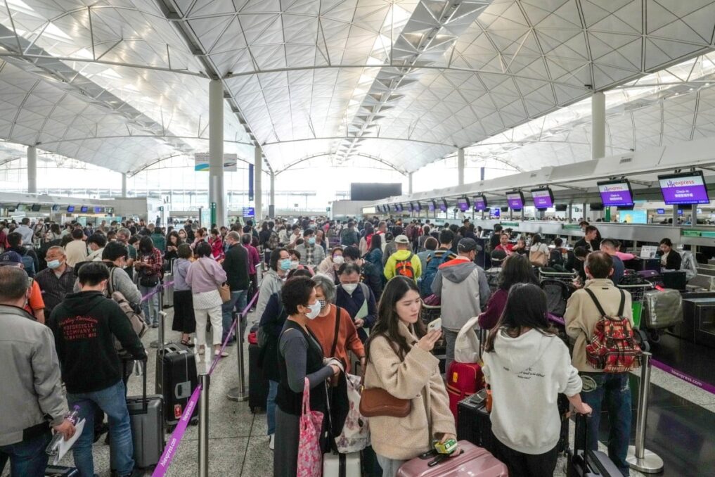 Airport delays hundreds of flights in Hongkong
