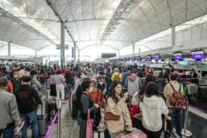 Airport delays hundreds of flights in Hongkong - Asiana Times