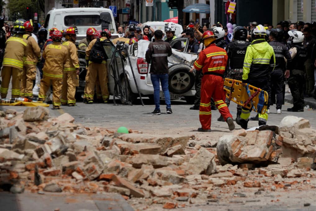 A damaged car in Ecudor.