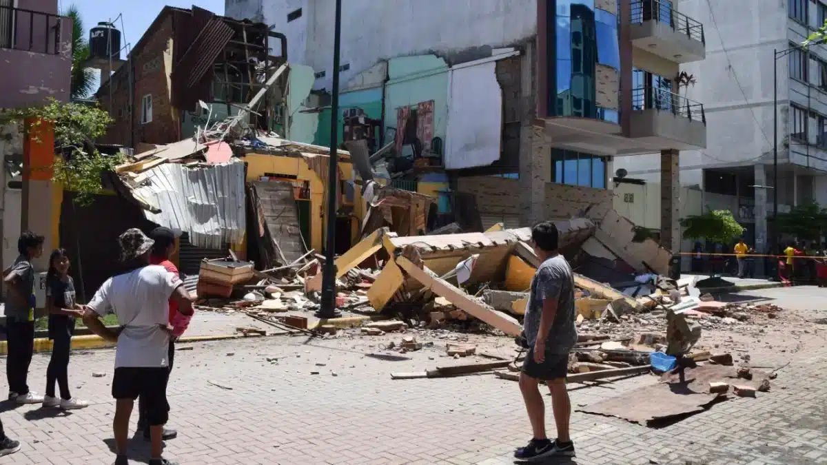 A damaged building in Ecuador after the eathquake.