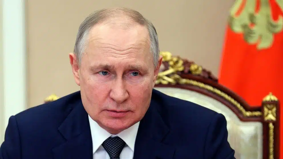 Russian President Putin's announcement to deploy tactical nuclear weapon in Belarus, seen as a warning to the West, has further escalated tensions between Russia and the West, trigged by Britain's suupport for Ukraine.