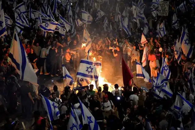 Netanyahu fires defence minister, hostile mass protests in Israel - Asiana Times