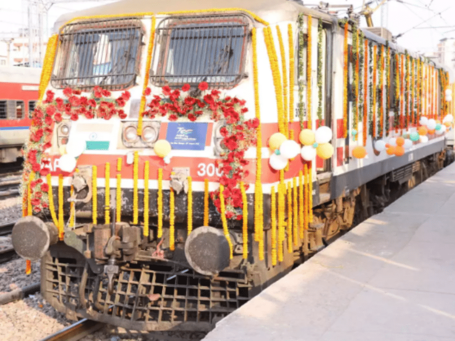Deluxe train Garvi Gujarat flagged off from Delhi - Asiana Times