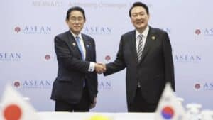 South Korean President visits Japan after 12 years <strong>South Korean President visits Japan after 12 years</strong> - Asiana Times