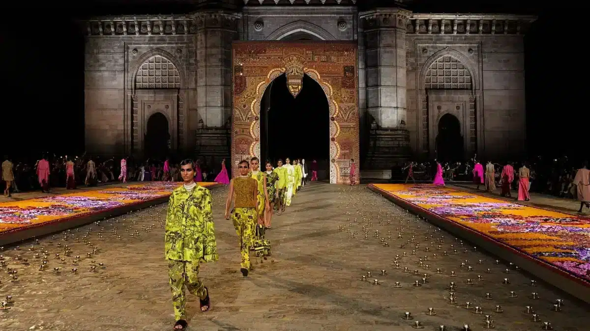 Fashion labels transformed iconic places into eccentric Runways-All about unique Fashion.
