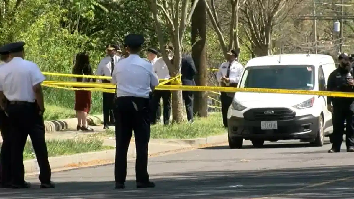 Four shot in a funeral: 1 dead and 3 injured. Police investigation underway.