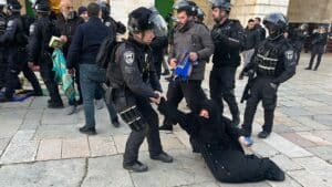Israeli Police Clash with Palestinian Worshippers in Jerusalem-2023 Israeli Police Clash with Palestinian Worshippers in Jerusalem-2023 - Asiana Times