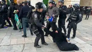 Israeli Police Clash with Palestinian Worshippers in Jerusalem-2023 - Asiana Times