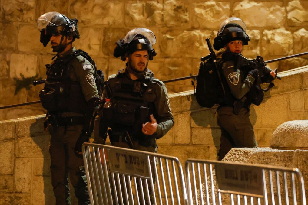 Violence Erupts as Israeli Police Storm Al-Aqsa Mosque and Assault Worshippers   - Asiana Times